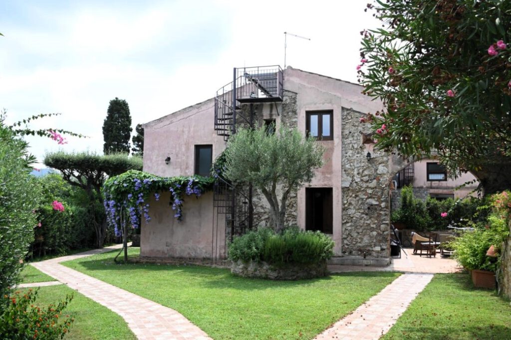 holiday house for rent capo vaticano