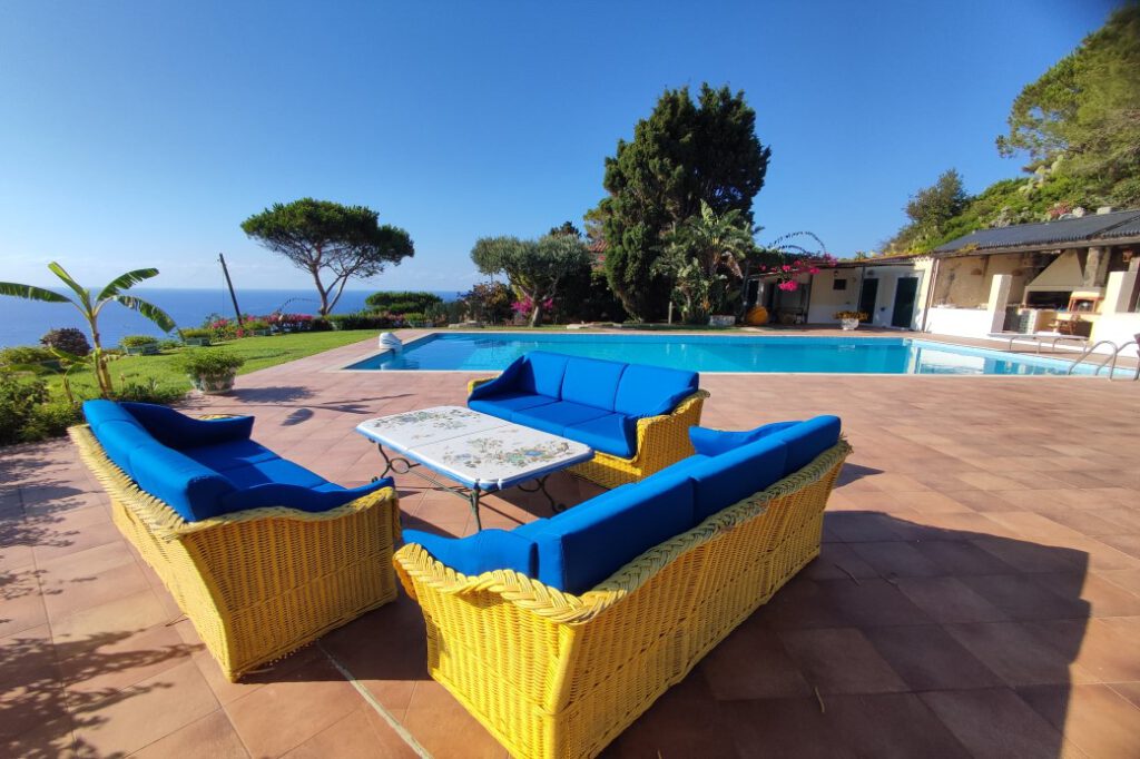 exclusive villa with pool capo vaticano